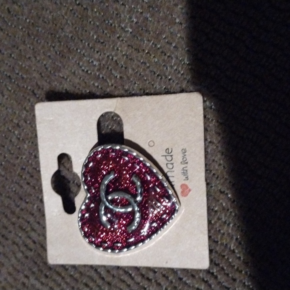 Heart-Shaped Red Brooch - Picture 5 of 5